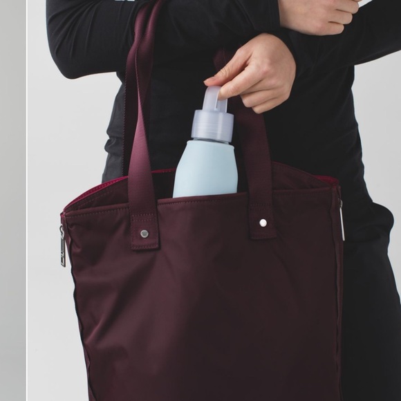 Lululemon Bring It Om Tote - Picture 4 of 13